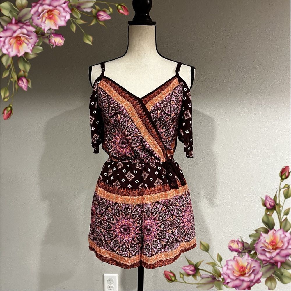 ‎Floral cold shoulder romper